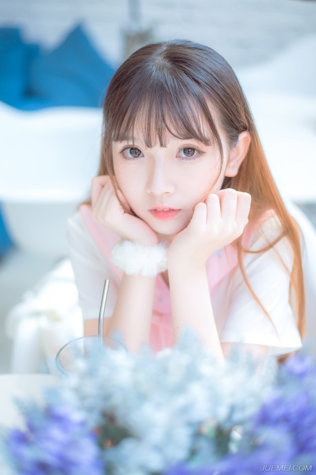 世界并不会对你温柔以待，上帝也不会对你特殊照顾，但我会。